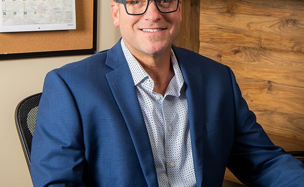 Photo of Dr. Steven Giss in a blue suit